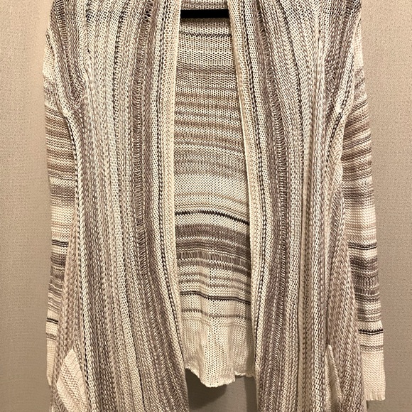 Billabong Small Woman’s Sweater, long. - Picture 7 of 7